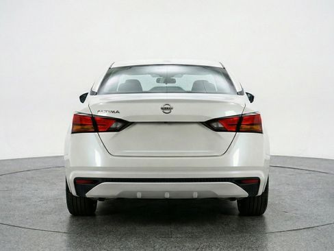 Used 2025 Nissan Altima 2.5 SV FWD image 7
