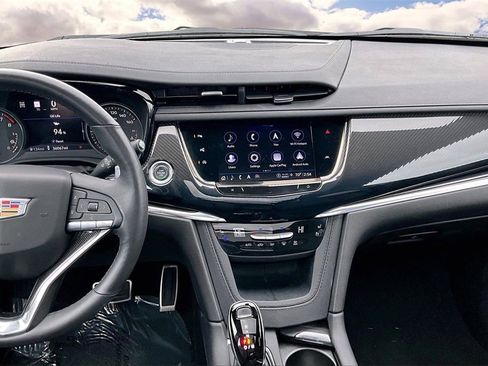 Certified 2023 Cadillac XT6 Sport w/ Technology Package image 9