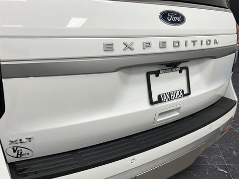 Used 2024 Ford Expedition XLT AWD/4WD image 43