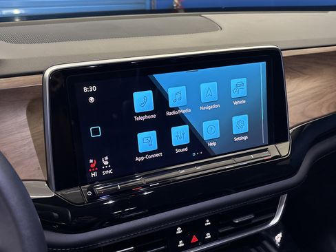 Used 2024 Volkswagen Atlas SE AWD/4WD image 17