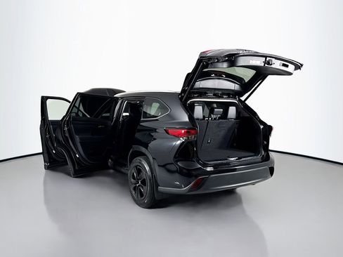 Used 2023 Toyota Highlander XLE image 29