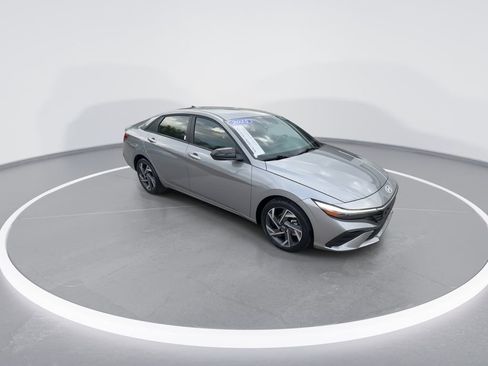 Used 2025 Hyundai Elantra Sport FWD image 2