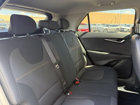 Used 2025 Kia Niro LX FWD image 35