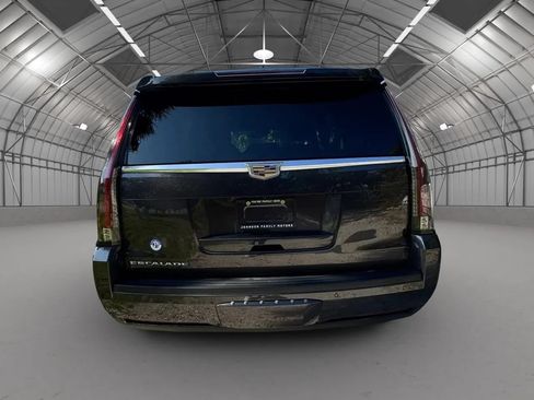 Used 2016 Cadillac Escalade Luxury AWD/4WD image 8