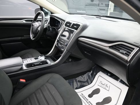 Used 2020 Ford Fusion SE image 39