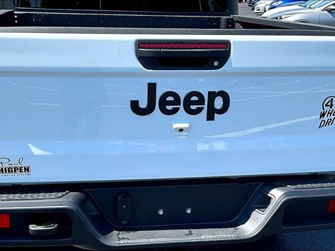 New 2025 Jeep Gladiator Willys image 9