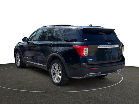 Used 2020 Ford Explorer XLT w/ Equipment Group 202A AWD/4WD image 3