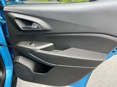 Used 2025 Chevrolet Trax LS image 18