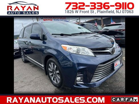 Used 2020 Toyota Sienna XLE w/ XLE Navigation Package image 1