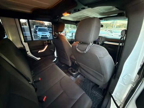 Used 2017 Jeep Wrangler Unlimited Sport image 34