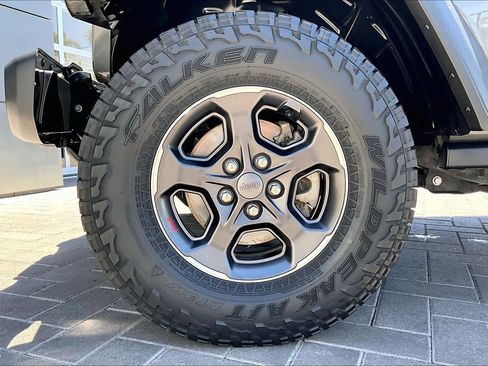 Used 2021 Jeep Gladiator Rubicon AWD/4WD image 9