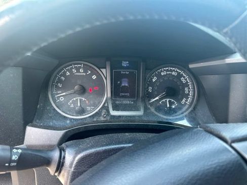 Used 2017 Toyota Tacoma TRD Sport w/ Tow Package AWD/4WD image 11