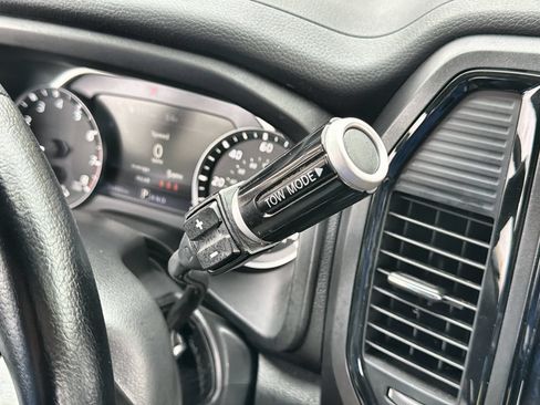 Used 2023 Nissan Titan SV w/ SV Convenience Package AWD/4WD image 19