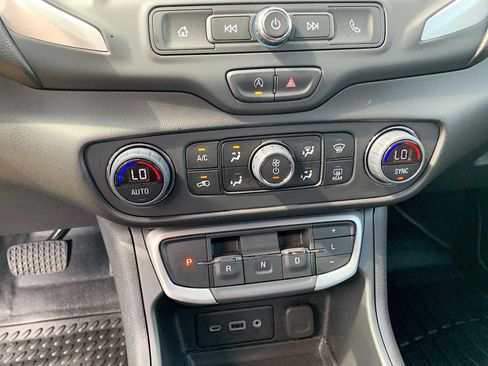 Certified 2024 GMC Terrain SLE w/ Driver Convenience Package AWD/4WD image 17