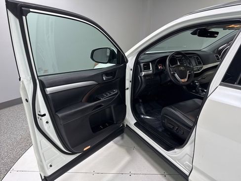 Used 2019 Toyota Highlander XLE image 10