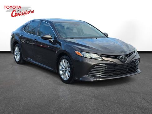 Used 2019 Toyota Camry LE image 3