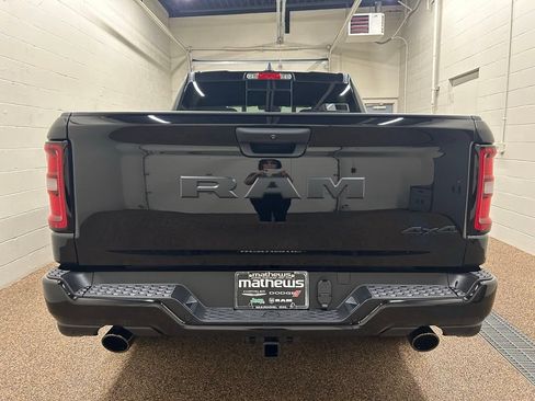 New 2026 RAM 1500 Express AWD/4WD image 3