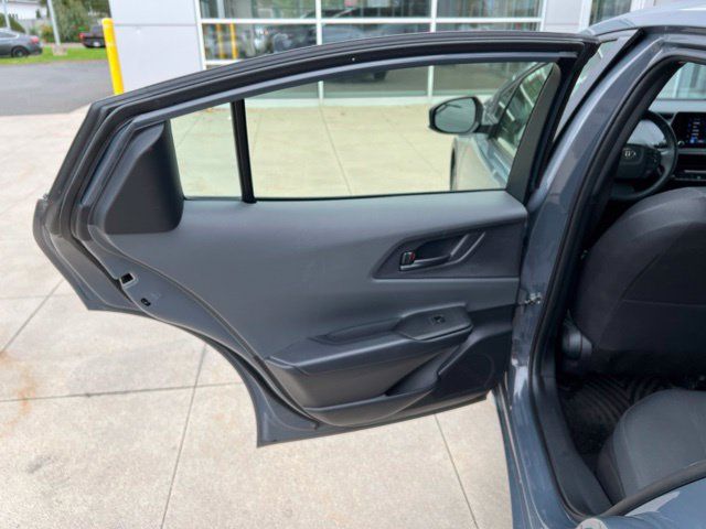Used 2025 Toyota Prius LE FWD image 30