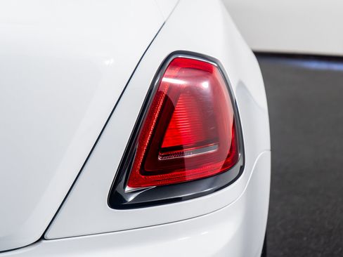 Used 2019 Rolls-Royce Wraith image 13