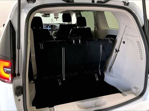 Used 2023 Chrysler Pacifica Touring-L AWD/4WD image 46