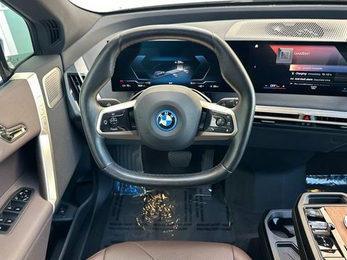 Used 2022 BMW iX xDrive50 w/ Premium Package AWD/4WD image 15