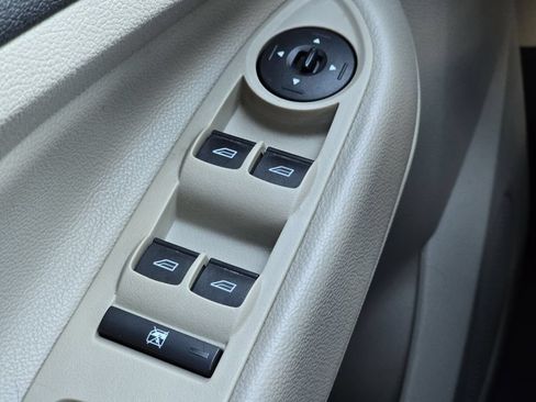 Used 2013 Ford Escape SE FWD image 29