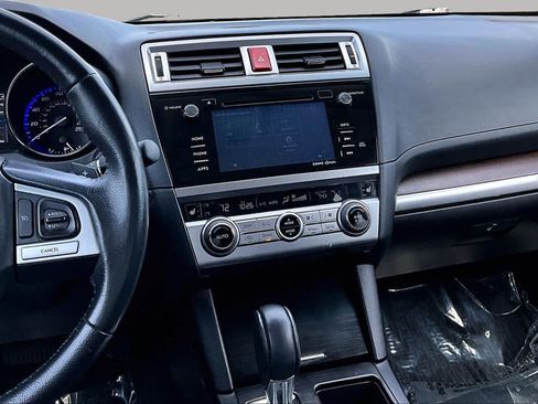 Used 2017 Subaru Outback 3.6R Limited AWD/4WD image 6