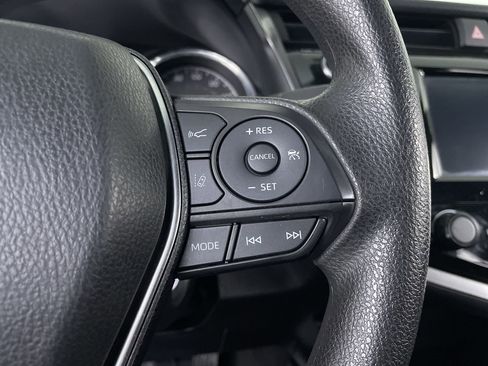 Used 2018 Toyota Camry LE image 26