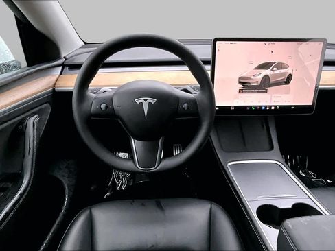 Used 2024 Tesla Model Y Performance AWD/4WD image 5