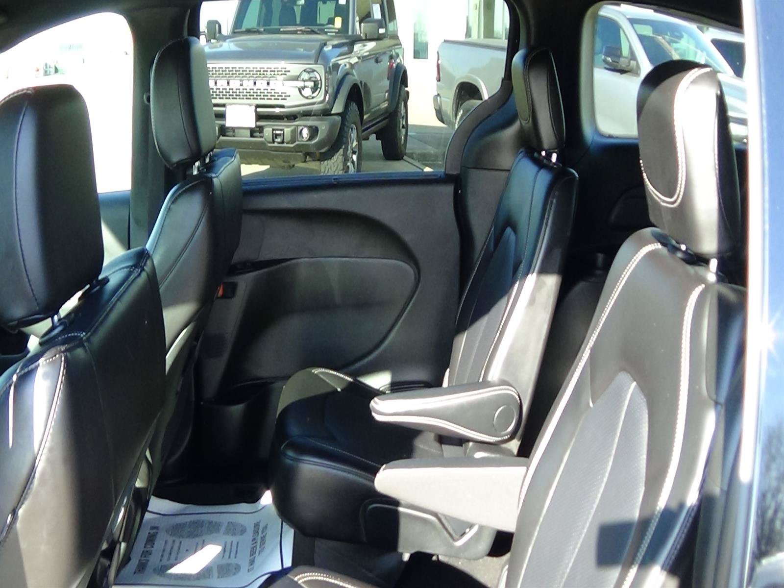 Certified 2025 Chrysler Pacifica Select FWD image 14