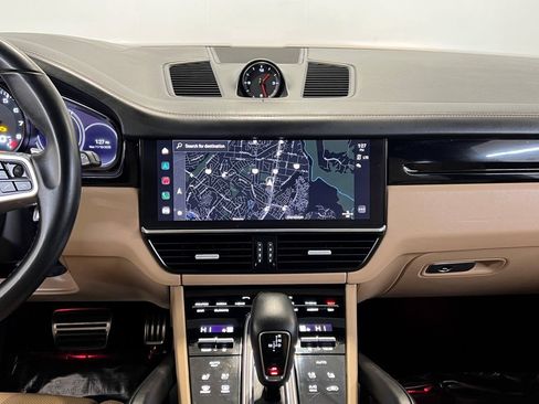 Used 2022 Porsche Cayenne S image 18