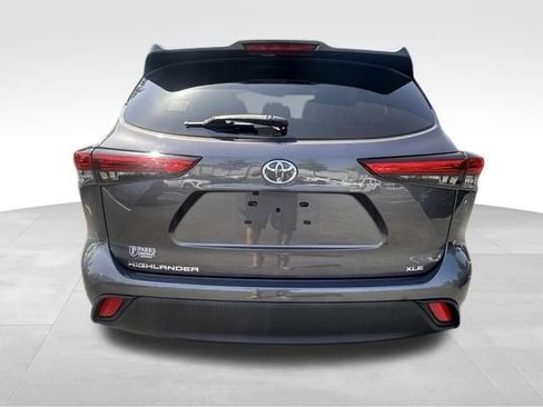 Used 2023 Toyota Highlander XLE FWD image 5
