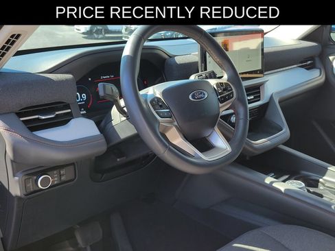 Used 2025 Ford Explorer Active AWD/4WD image 18