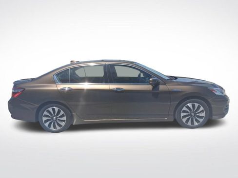 Certified 2017 Honda Accord Touring image 4