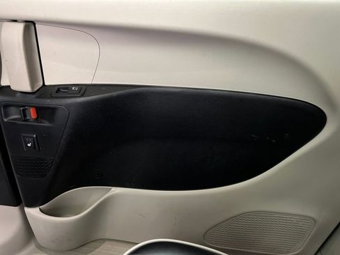 Used 2024 Chrysler Pacifica Limited FWD image 28