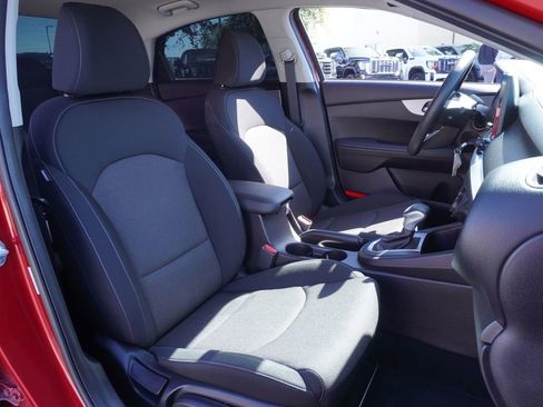 Used 2022 Kia Forte LXS w/ LXS Technology Package image 12