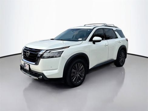 Used 2022 Nissan Pathfinder SL w/ SL Premium Package image 3