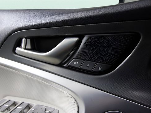 Used 2024 Genesis G70 2.5T w/ Sport Prestige Package image 13