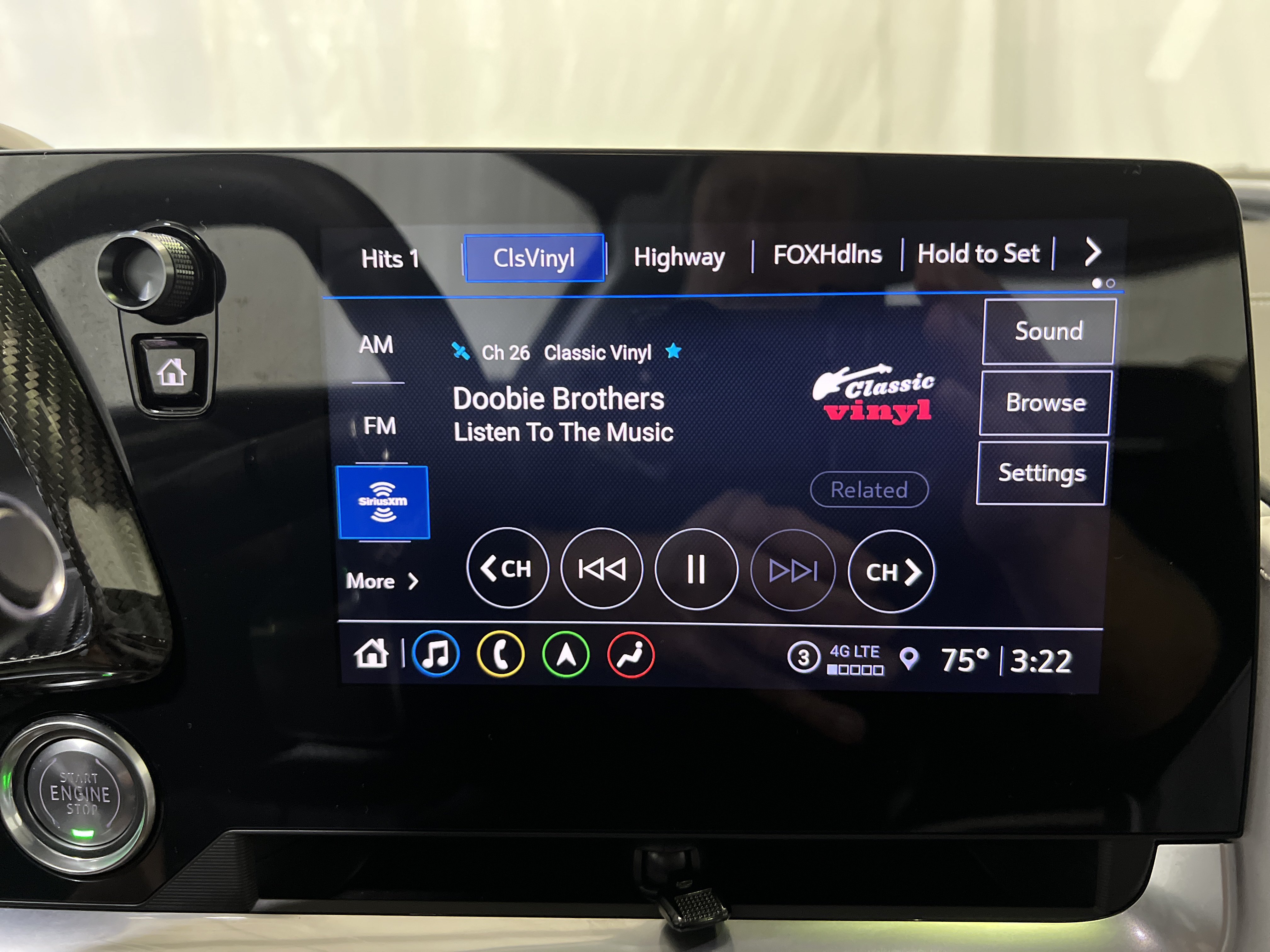 Used 2022 Chevrolet Corvette Stingray Premium Cpe w/ Z51 Performance Package RWD image 18