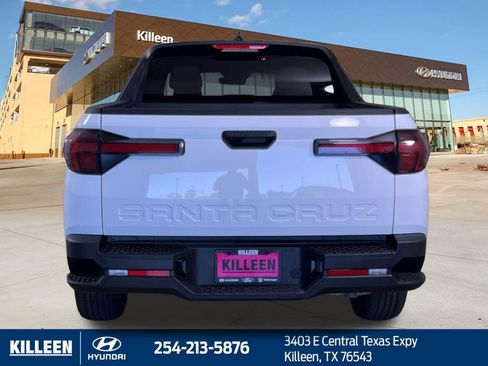 Used 2025 Hyundai Santa Cruz SE image 8