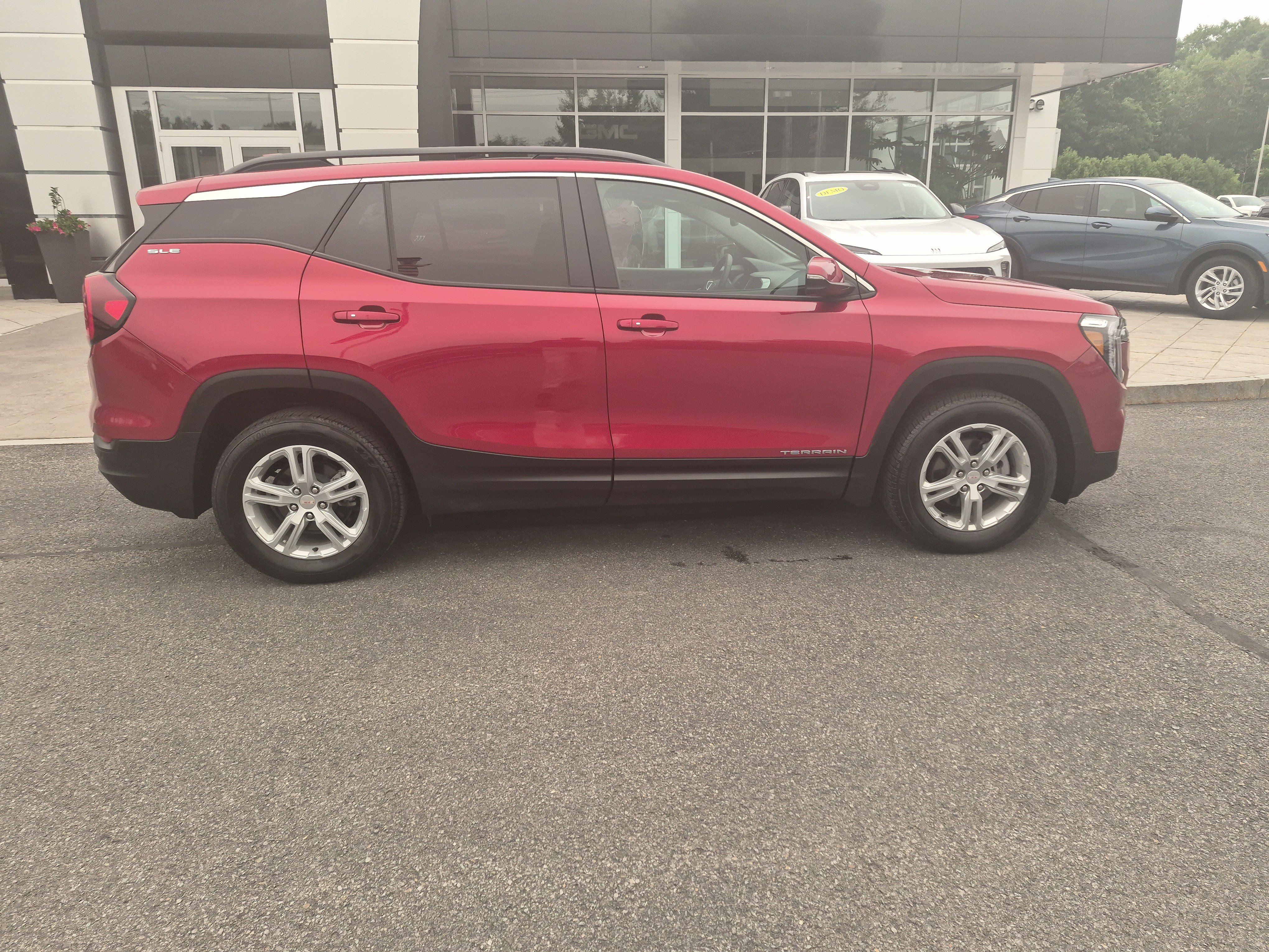 Used 2023 GMC Terrain SLE w/ Driver Convenience Package AWD/4WD image 8