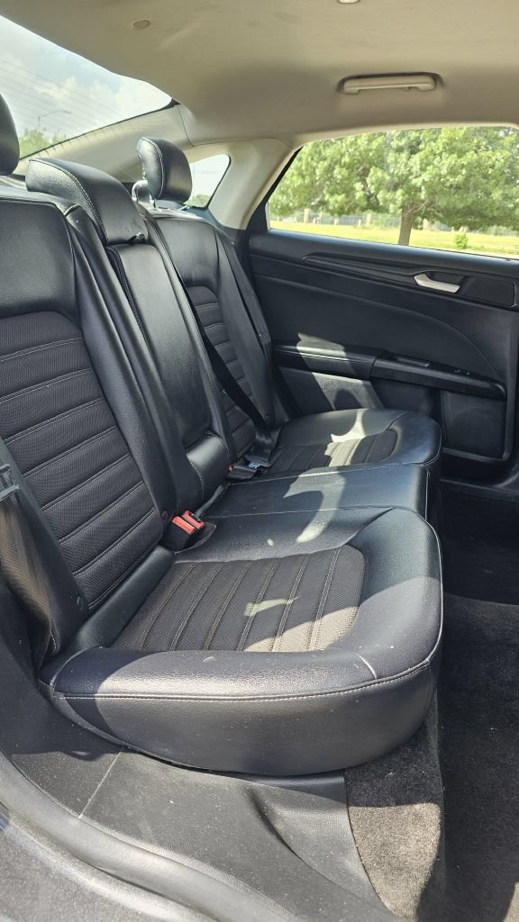 Used 2018 Ford Fusion SE w/ Equipment Group 601A FWD image 10