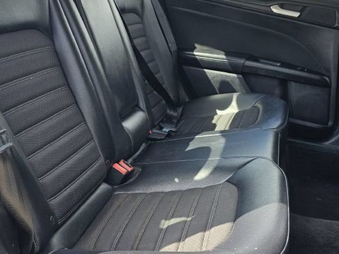 Used 2018 Ford Fusion SE w/ Equipment Group 601A FWD image 10