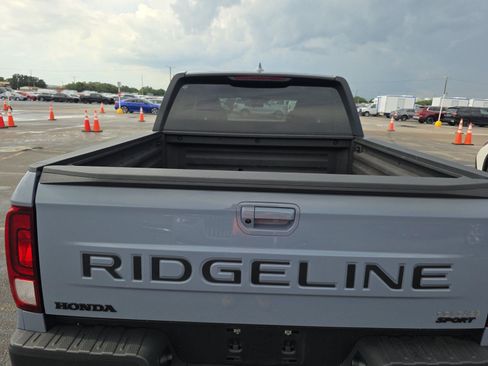 Used 2024 Honda Ridgeline Sport image 10