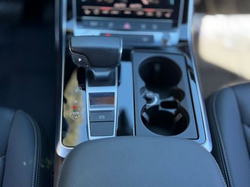 Used 2019 Audi Q8 Premium Plus w/ Premium Plus image 48