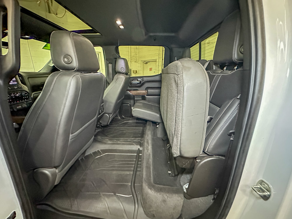 Used 2022 Chevrolet Silverado 1500 High Country w/ Technology Package AWD/4WD image 26