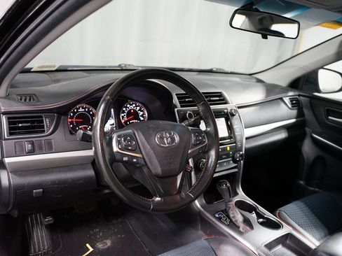 Used 2015 Toyota Camry SE FWD image 7