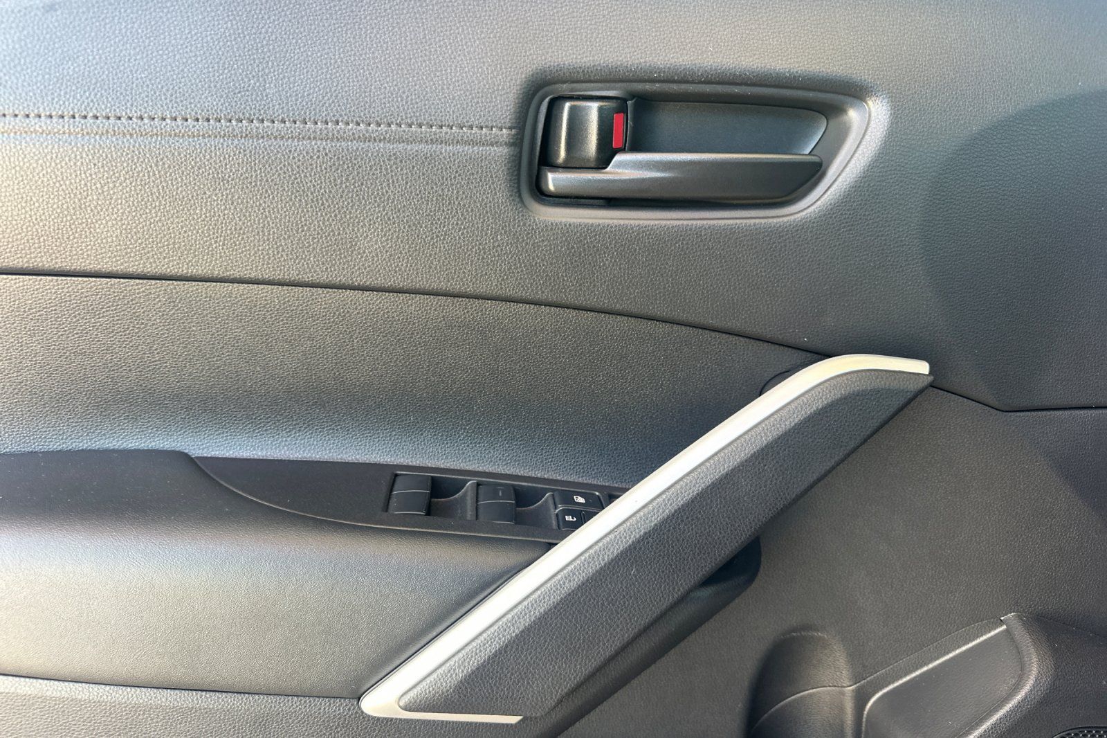 Used 2025 Toyota Corolla Cross AWD Hybrid image 12