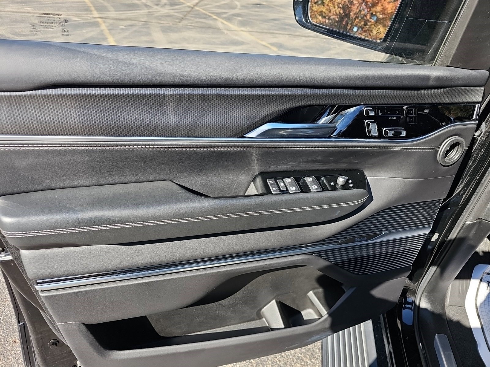 Used 2023 Jeep Grand Wagoneer Series II AWD/4WD image 19