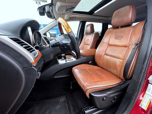 Used 2013 Jeep Grand Cherokee Overland AWD/4WD image 10